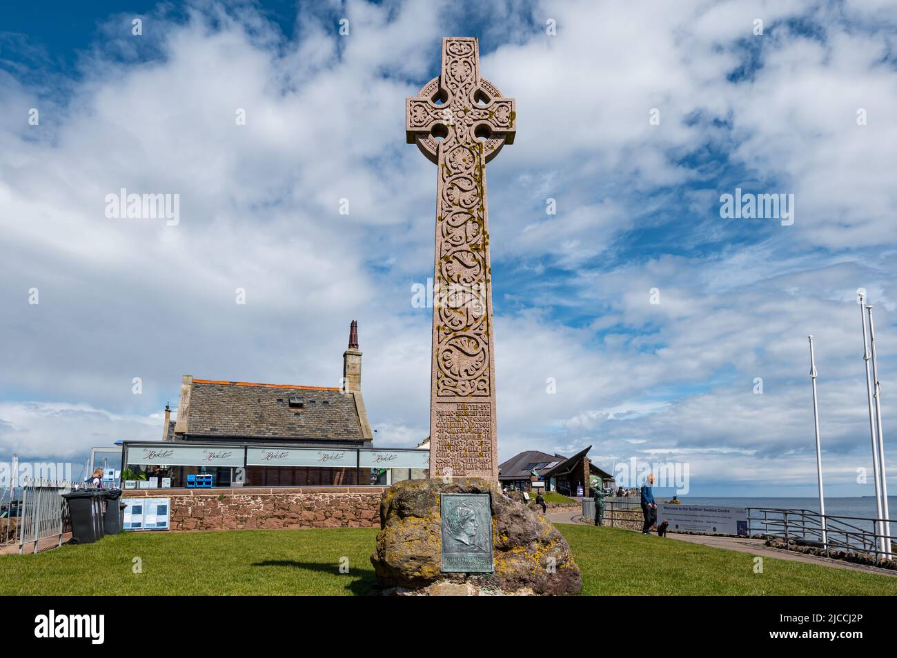 Celtic cross memorial for a girl who drowned while rescuing a drowning boy, North Berwick, East Lothian, Scotland, UK Stock Photo