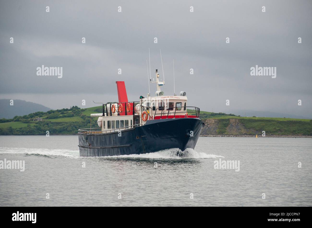 A boat coming travelling from a Whiddy Island pier, Bantry, Co Cork. Ireland Stock Photo