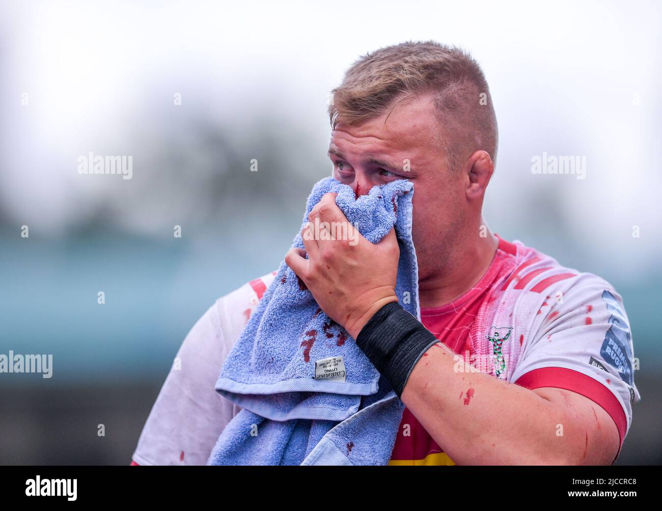 11th June 2022;  StoneX Stadium, Hendon, England: Gallagher Premiership rugby semi-final play-off, Saracens versus Harlequins; Jack Walker of Harlequins leaves the field for a blood injury Stock Photo