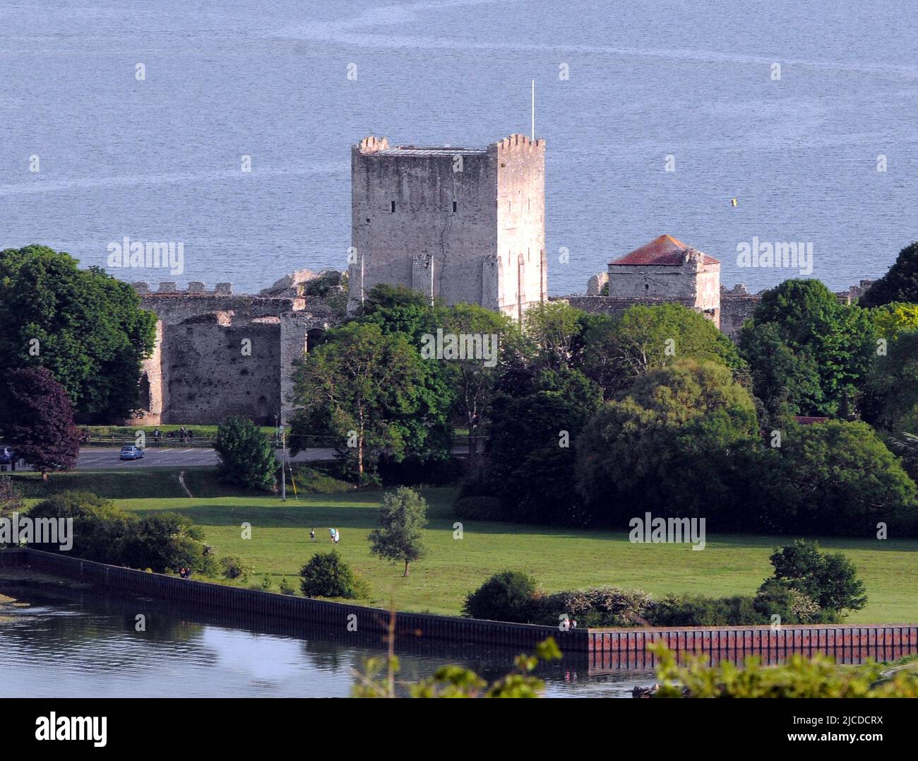 PORTCHESTER CASTLE FROM PORTSDOWN HILL. PIC MIKE WALKER 2022 Stock Photo Alamy
