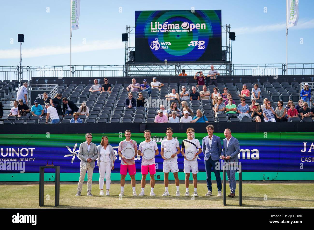 'S-HERTOGENBOSCH, NETHERLANDS - JUNE 12: Neal Skupski of Great-Britain, Wesley Koolhof of the Netherlands, Matthew Ebden of Australia and Max Purcell of Australia poses with their trophies after the Mens Doubles Final match between Matthew Ebden of Australia and Max Purcell of Australia and Wesley Koolhof of the Netherlands and Neal Skupski of Great-Britain at the Autotron on June 12, 2022 in 's-Hertogenbosch, Netherlands (Photo by Joris Verwijst/BSR Agency) Stock Photo