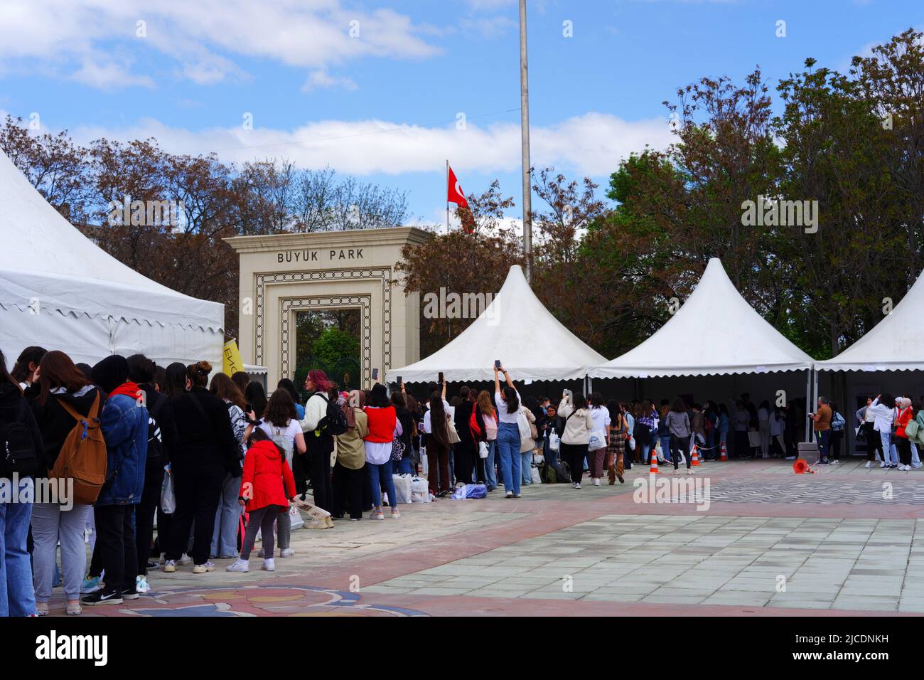 People waiting in queue outdoor in a sunny day to take autograph of  celebrity Stock Photo