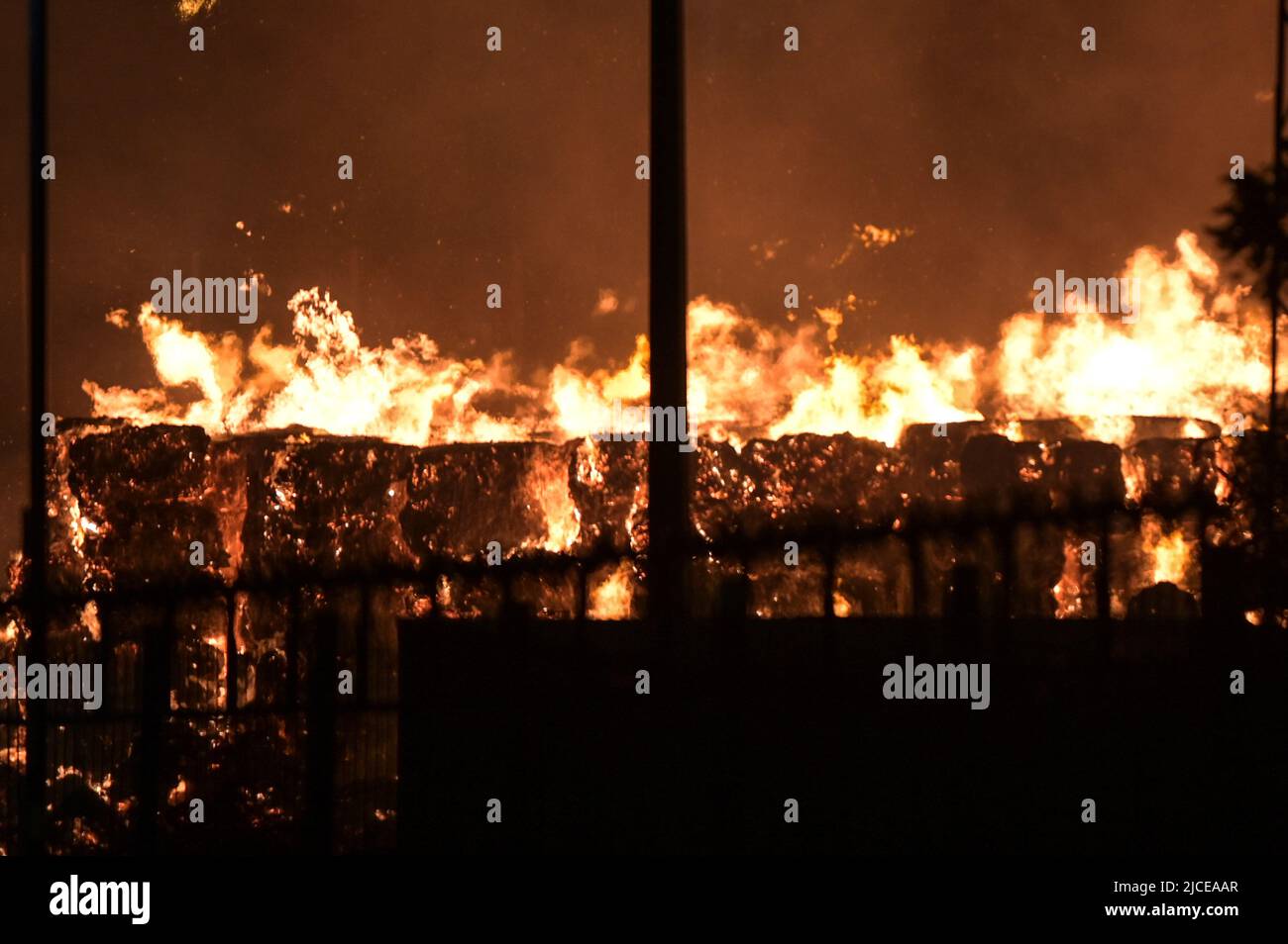 Nechells, Birmingham, England, June 12th 2022. Over 100 firefighters are  tackling a huge inferno at the Smurfit Kappa Recycling compound in  Nechells, Birmingham. West Midlands Fire Service have deployed 20  appliances including