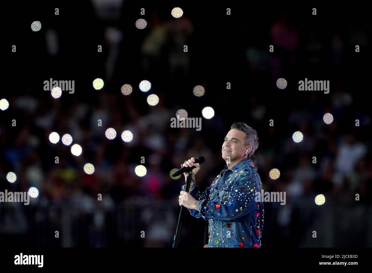 Robbie Williams performs during the Soccer Aid for UNICEF match at The London Stadium, London. Picture date: Sunday June 12, 2022. Stock Photo