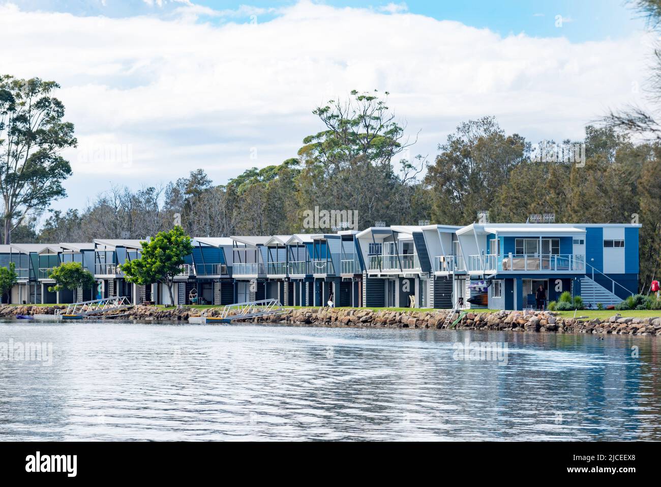 Holiday cabins built along the water's edge of Lake Conjola (Garrad Way) on the New South Wales, South Coast of Australia Stock Photo