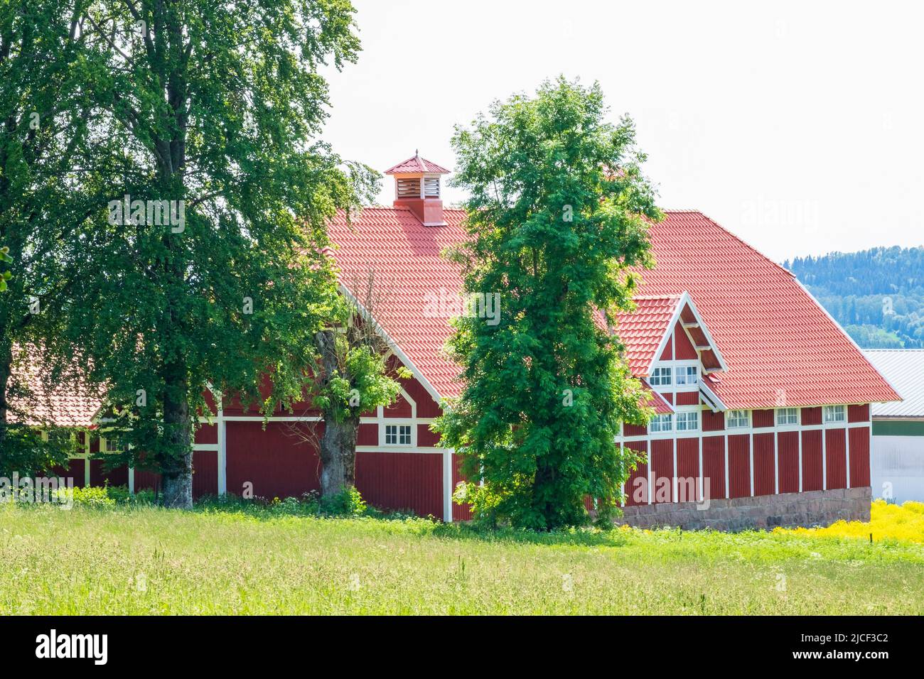 Beautiful old red wooden barn in the countryside Stock Photo - Alamy