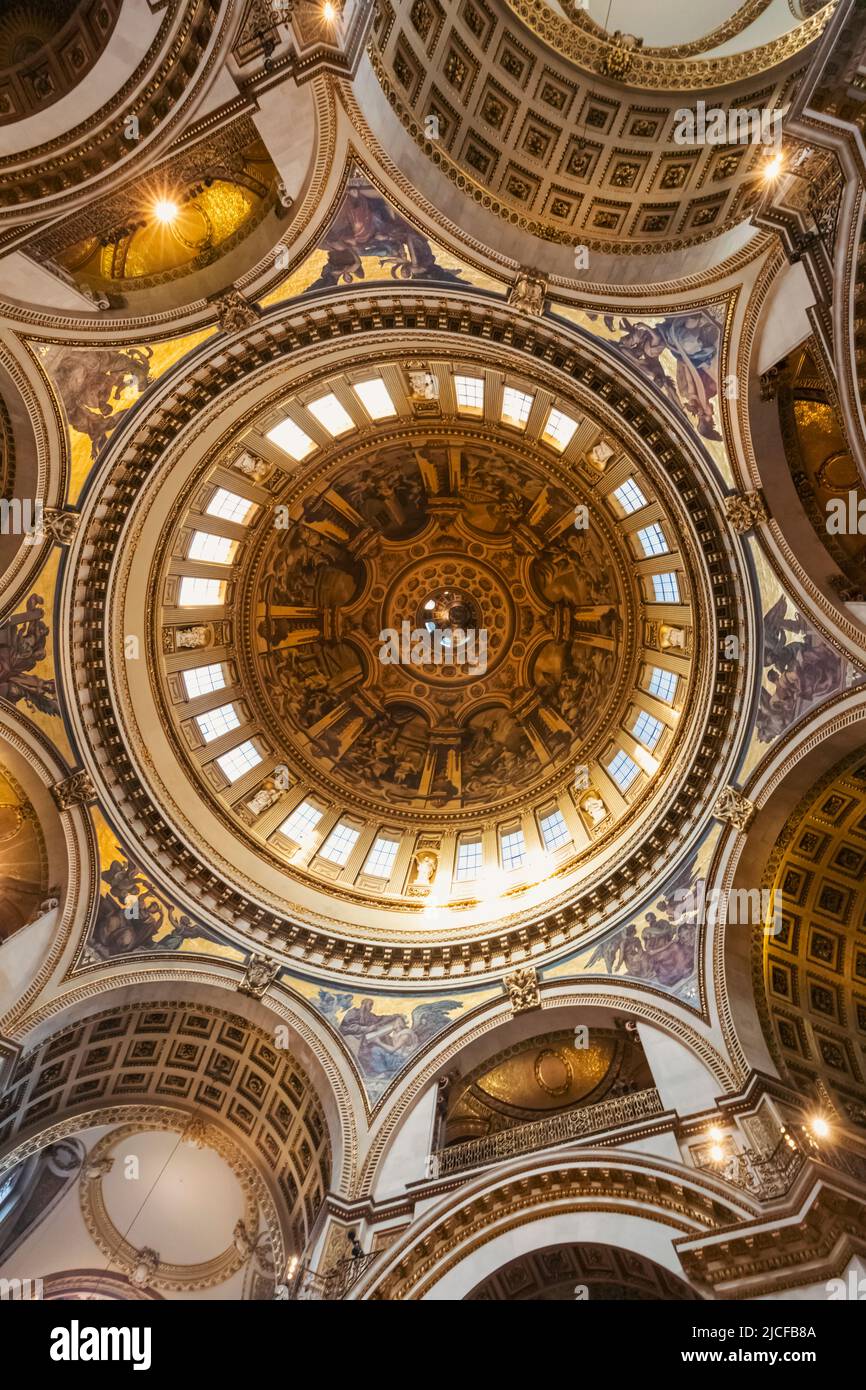 England, London, St. Paul's Cathedral, The Dome designed by Sir Christopher Wren and Painted by Sir James Thornhill Stock Photo