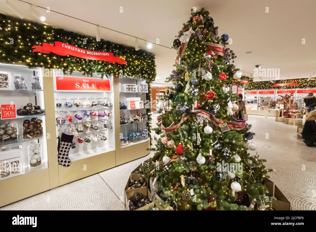 England, London, Southwark, London Bridge City, London Bridge Train