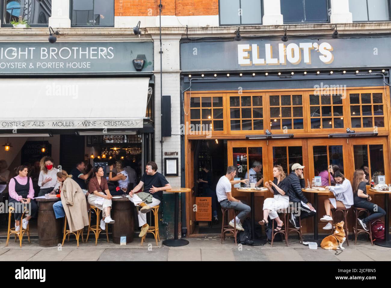 England, London, Southwark, Borough Market, People Dining Alfresco Stock Photo