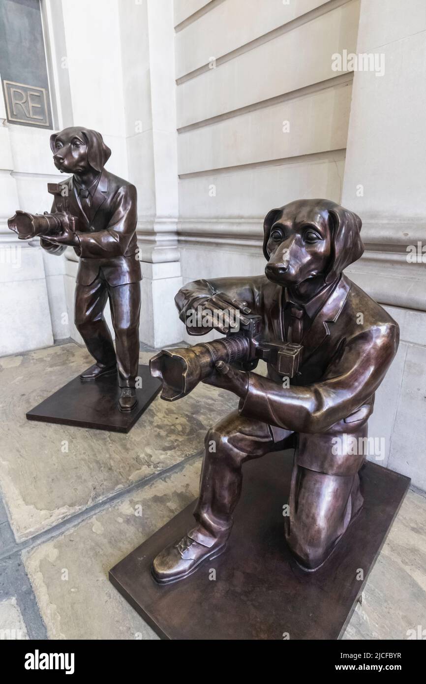 England, London, City of London, The Royal Exchange, Sculpture titled 'Paparazzi Dogs' showing Dogs Taking Photos by Gillie and Marc Stock Photo