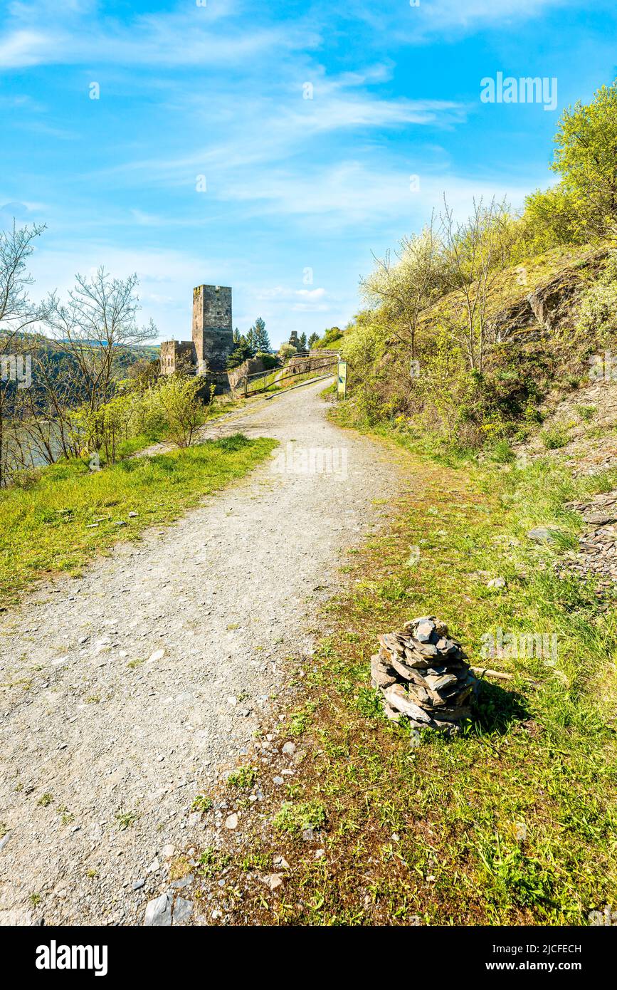 well-preserved and inhabited Gutenfels Castle near Kaub (Middle Rhine) in the midst of vineyards on the Rheinsteig hiking trail, a pile of stones along the way Stock Photo