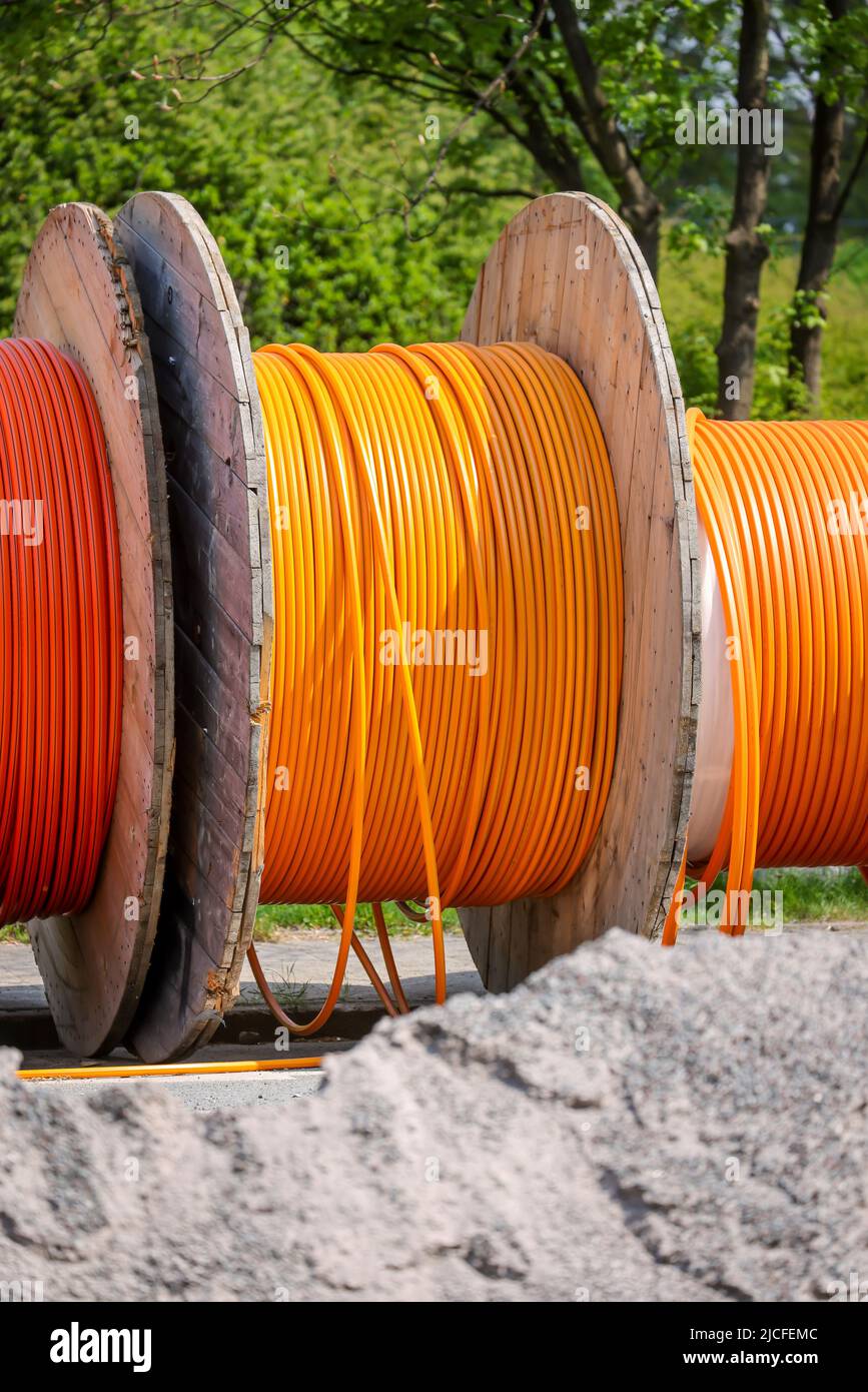 Cable drum with fiber optic cable, broadband expansion, Duisburg, North Rhine-Westphalia, Germany Stock Photo