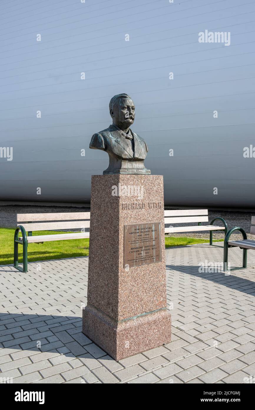 Norway, Nordland, Vesteralen, Stokmarknes, bust of Hurtigruten founder Richard With. Stock Photo