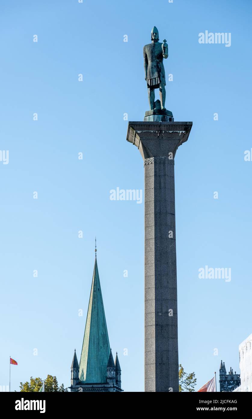 Norway, Trondelag, Trondheim, statue of the city founder and king Olav Tryggvason. Stock Photo