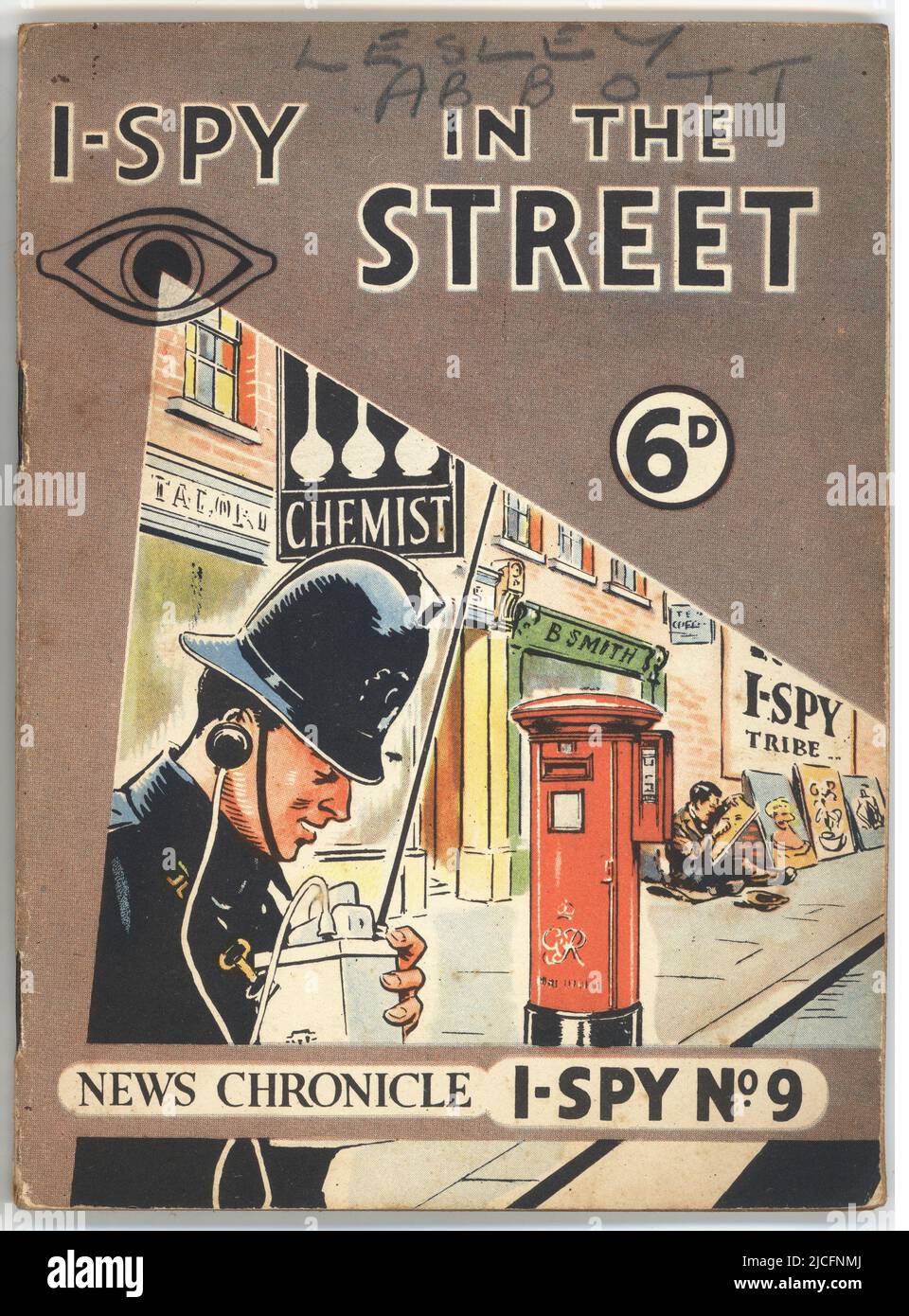 Colour cover of I-Spy In the Street book (I-Spy No 9, 1960-62), published by News Chronicle, London, UK. Children's observation and recoding game. Stock Photo