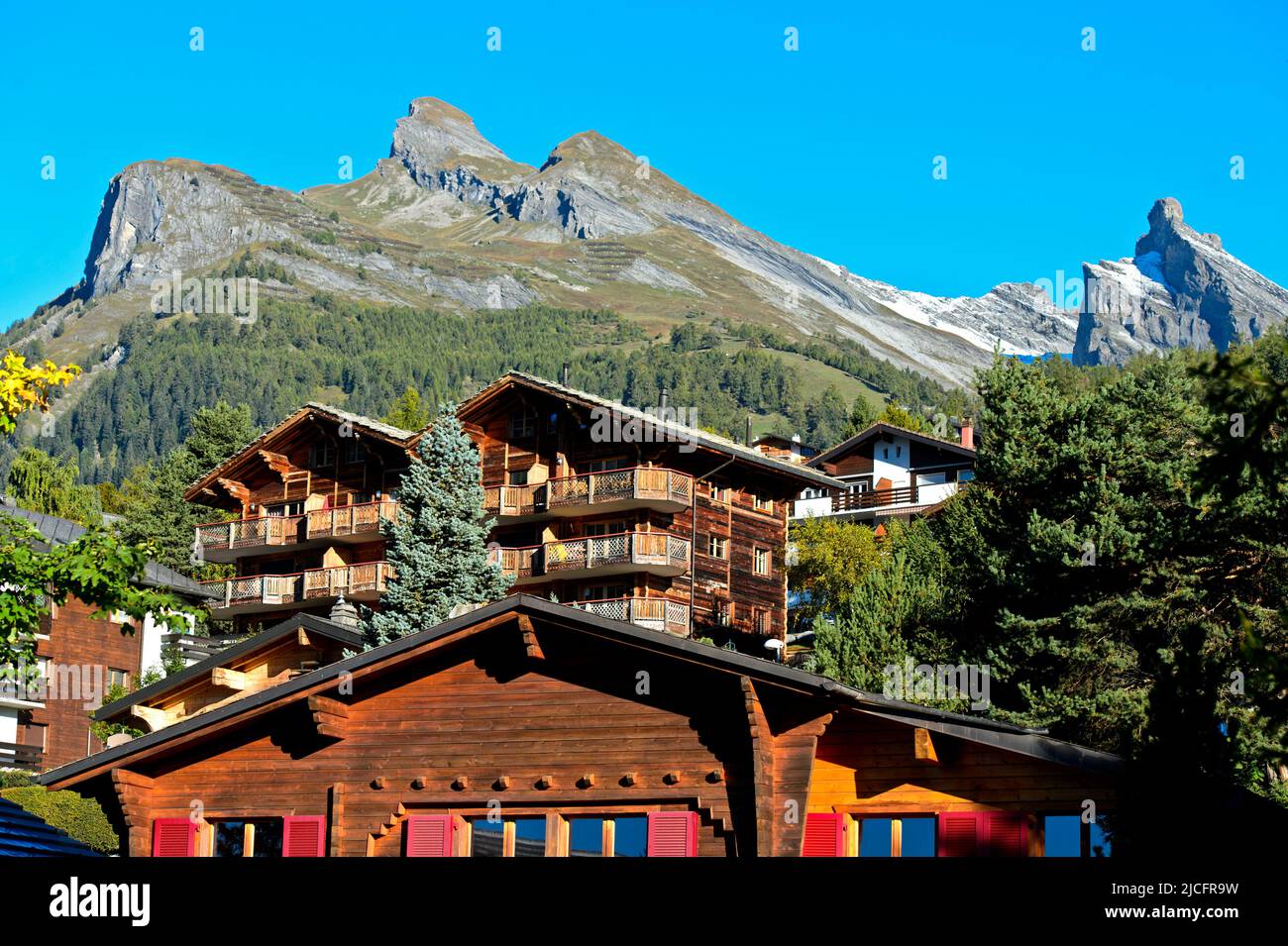 Chalets and cottages in the resort and health resort of Ovronnaz at the foot of the peak Pointe de Chemo, Ovronnaz, Valais, Switzerland Stock Photo