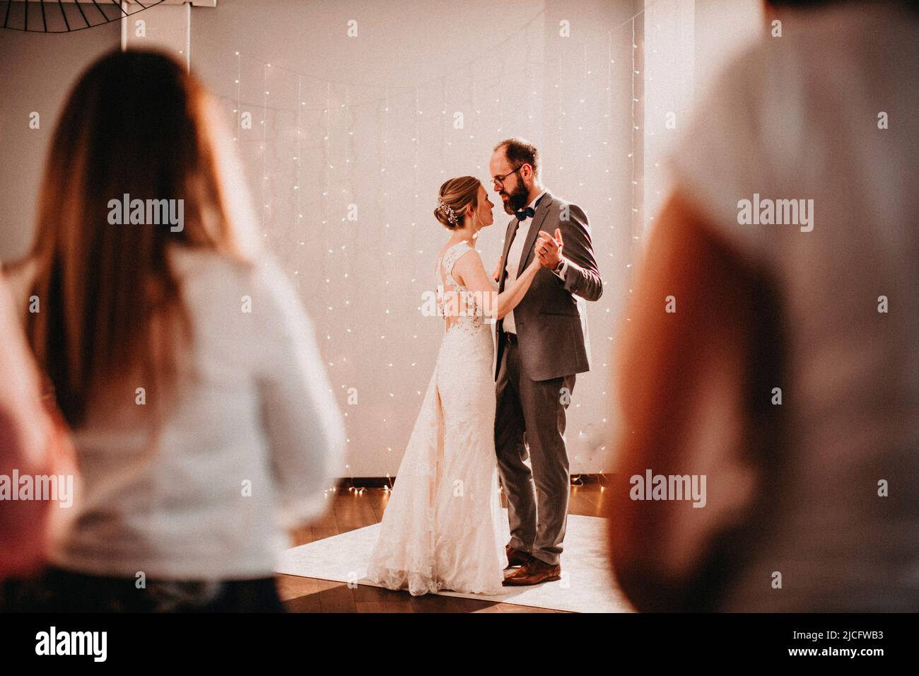 happy bride and groom Stock Photo - Alamy