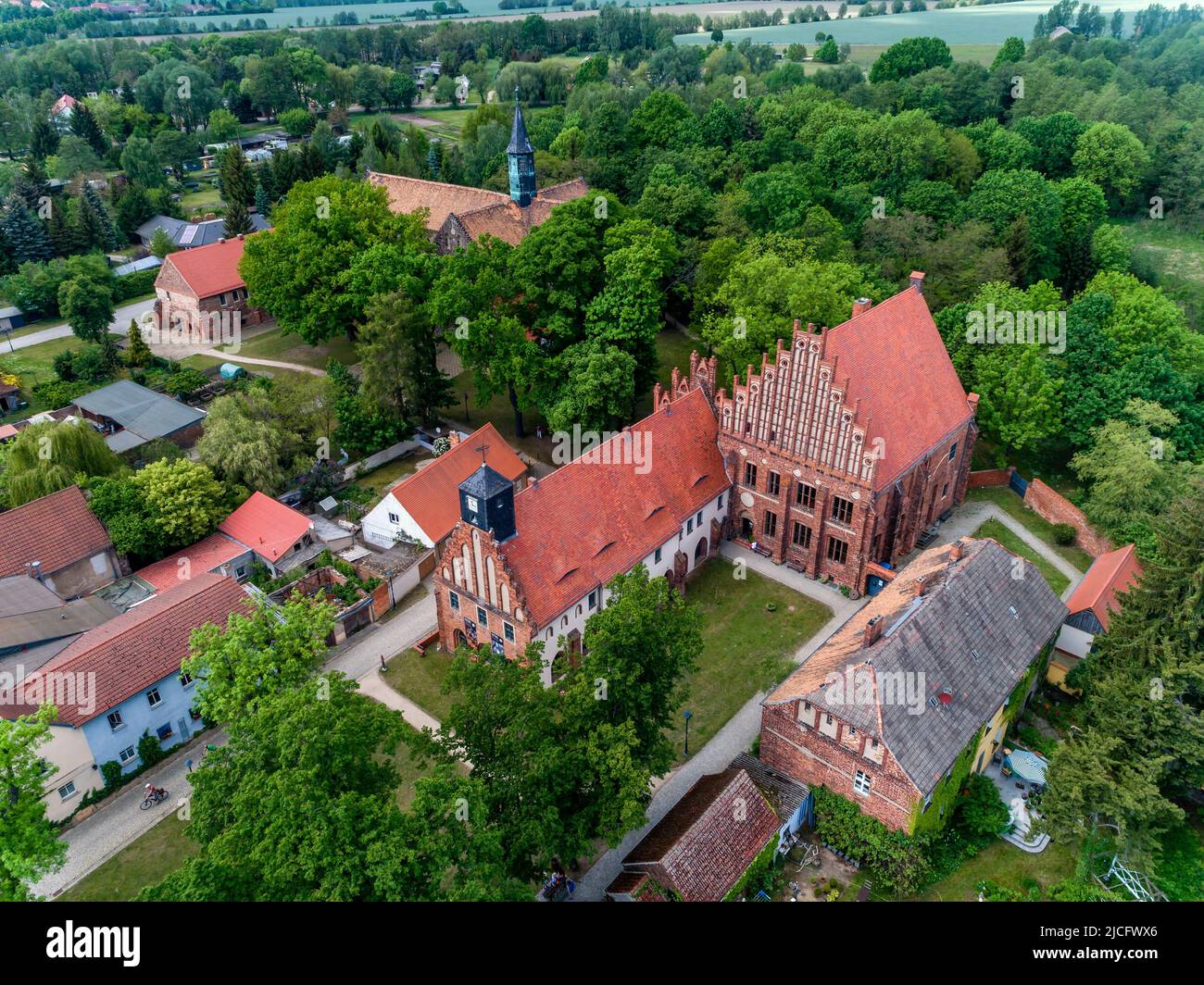 Late Gothic Abbey in Zinna Monastery: In the landscape of the Lower Fläming, the buildings that still exist today provide impressive evidence of the work of the white monks in the colonial land east of the Elbe. Stock Photo