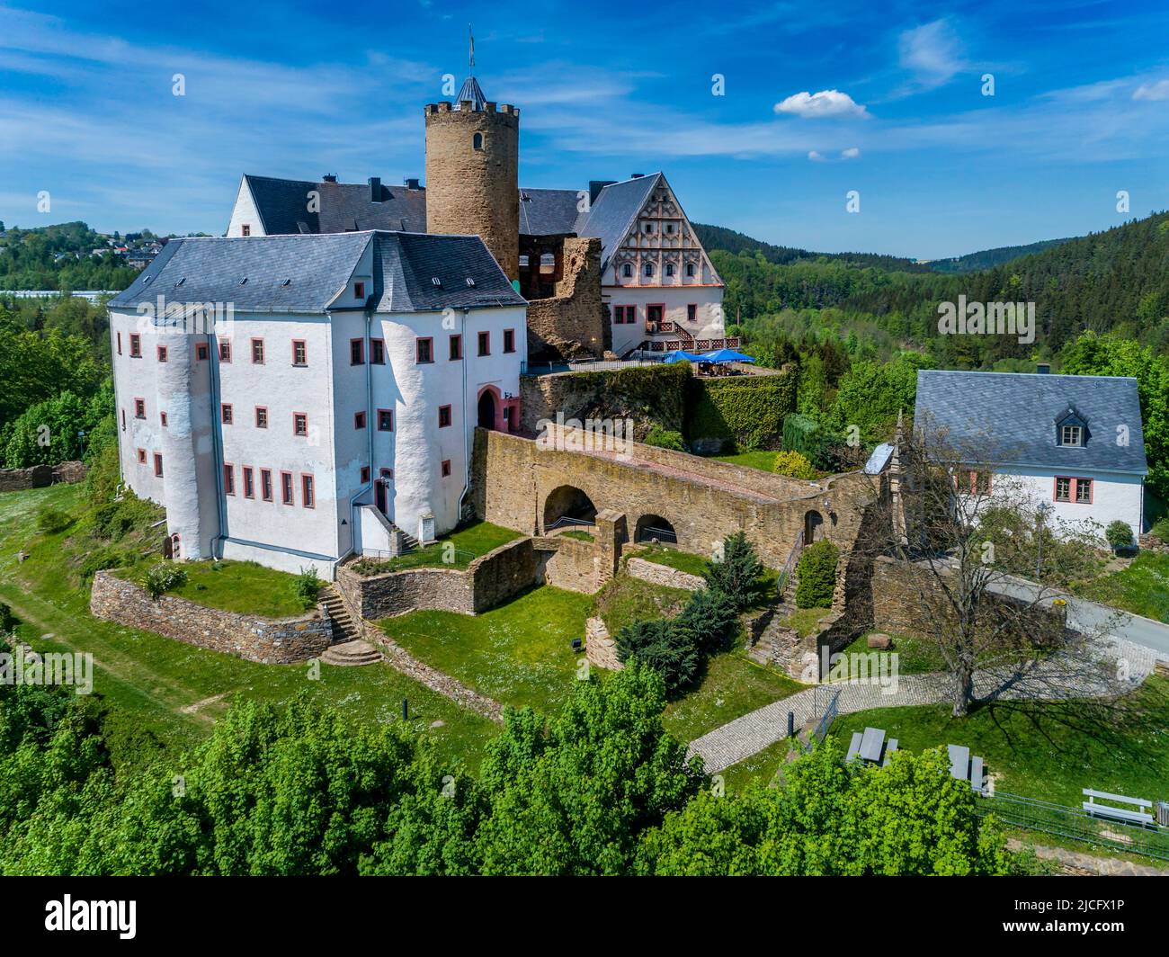 Scharfenstein Castle: South of Zschopau Scharfenstein Castle has developed into an 'adventure castle'. Mentioned for the first time in 1349, the restored historic walls now house exhibitions, museums and sales outlets with traditional items Stock Photo
