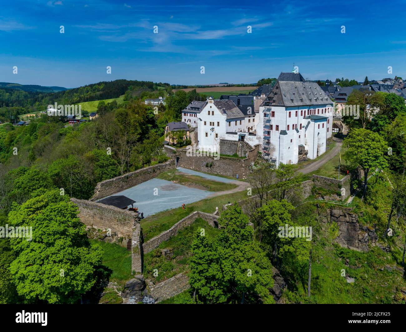 Wolkenstein Castle in the Ore Mountains: The Wolkenstein Castle is located in a scenic setting. The castle rises almost 80 meters above the Zschopau valley. Stock Photo