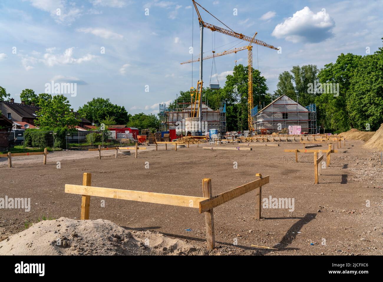 Construction site of a new housing estate with 14 owner-occupied single-family houses, in Essen Katernberg, two first buildings are in shell, the rema Stock Photo