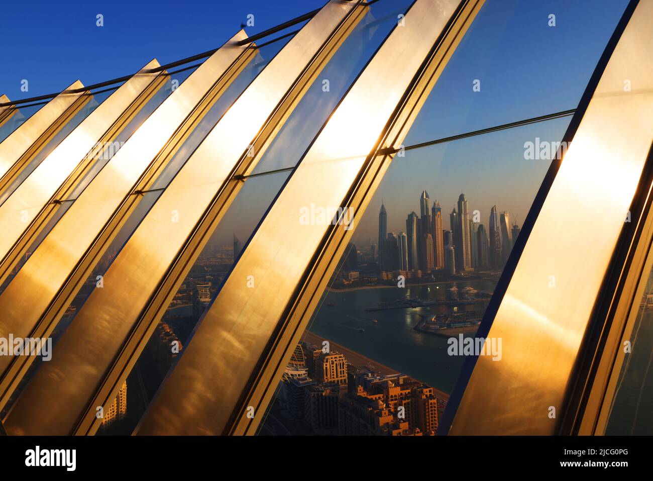 Aussichtsplattform,  Dubai Marina,  Wolkenkratzer, , moderne Architektur,  Atemberaubende Aussicht auf die Dubai Marina  mit Hochhäuser, Skyscraper, Stock Photo