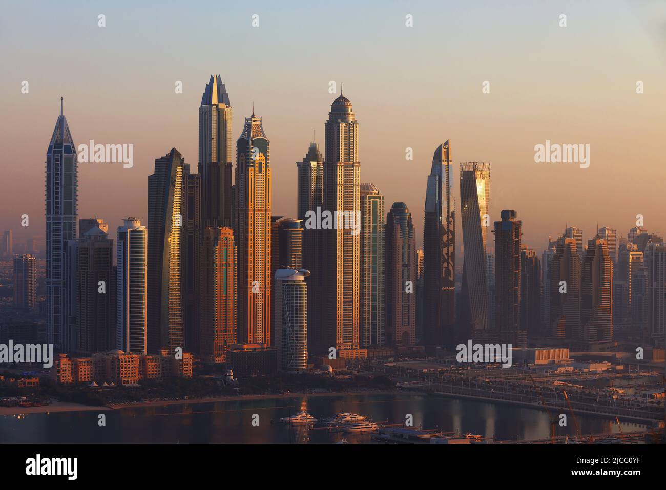 Aussicht, Dubai Marina,  moderne Architektur und Atemberaubende Aussicht auf die Skyline von Dubai mit  Bürohochhäuser und Luxushotels Stock Photo