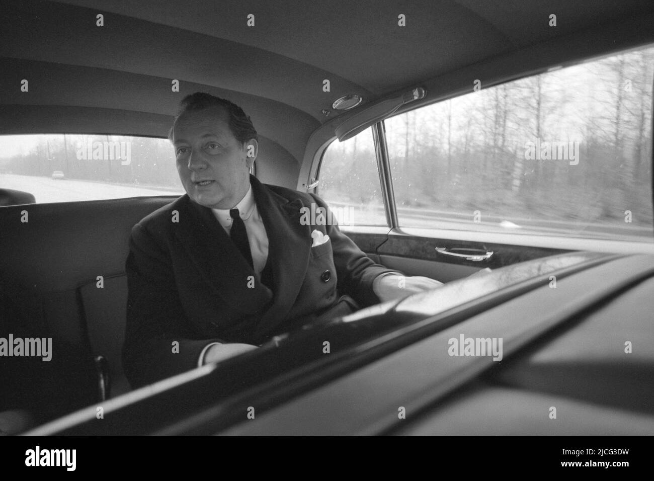 Berlin, Deutschland. 23rd Oct, 2020. Axel Caesar SPRINGER, Germany, publisher, half-length portrait, sitting on the back seat of a car and being chauffeured, newspaper publisher, Bild Zeitung; Qf.; Black and white shot ¬ Credit: dpa/Alamy Live News Stock Photo