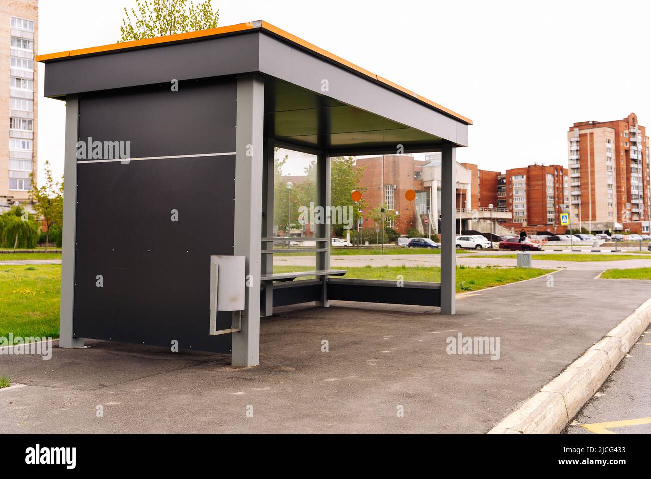 Empty street bus stop hi-res stock photography and images - Alamy
