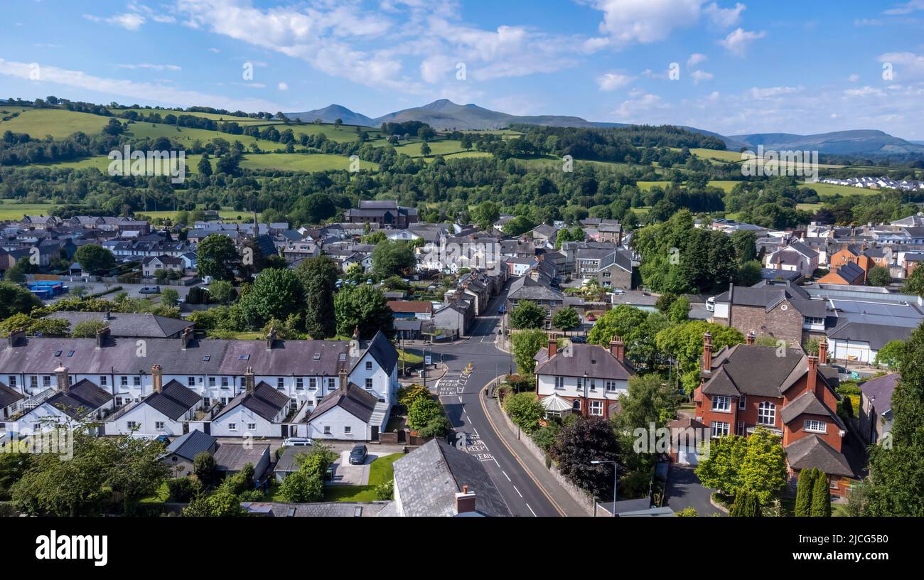 Editorial Brecon, UK - JUNE 03, 2022: Brecon Town and Penyfan, the highest point in the Brecon Beacons, South Wales UK Stock Photo