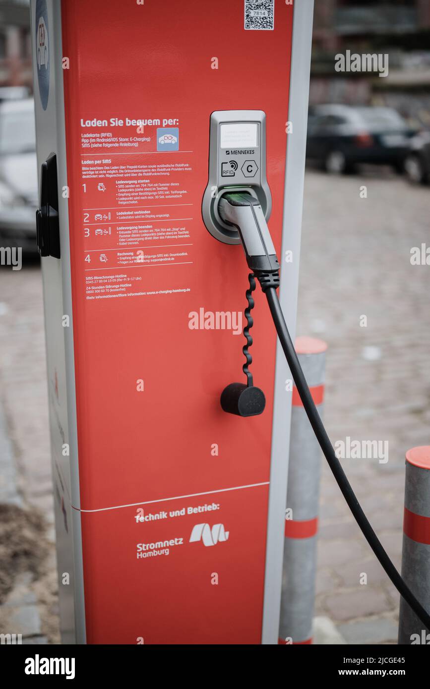 Hamburg, Deutschland- 30.01.22: Ladesäule für E-Autos von Stromnetz Hamburg Stock Photo