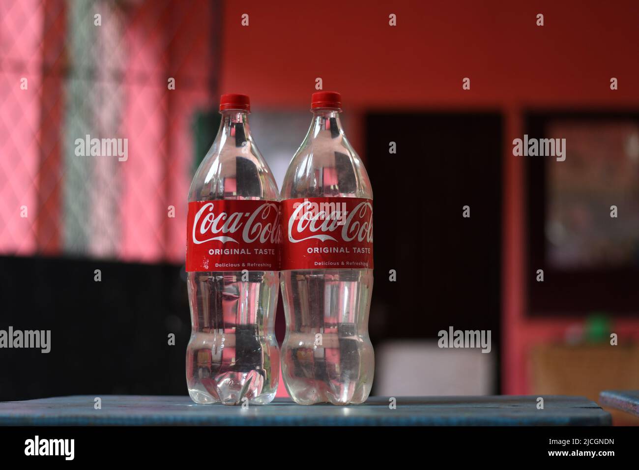 https://c8.alamy.com/comp/2JCGNDN/two-white-coca-cola-bottles-on-the-table-most-popular-drink-in-the-world-2JCGNDN.jpg