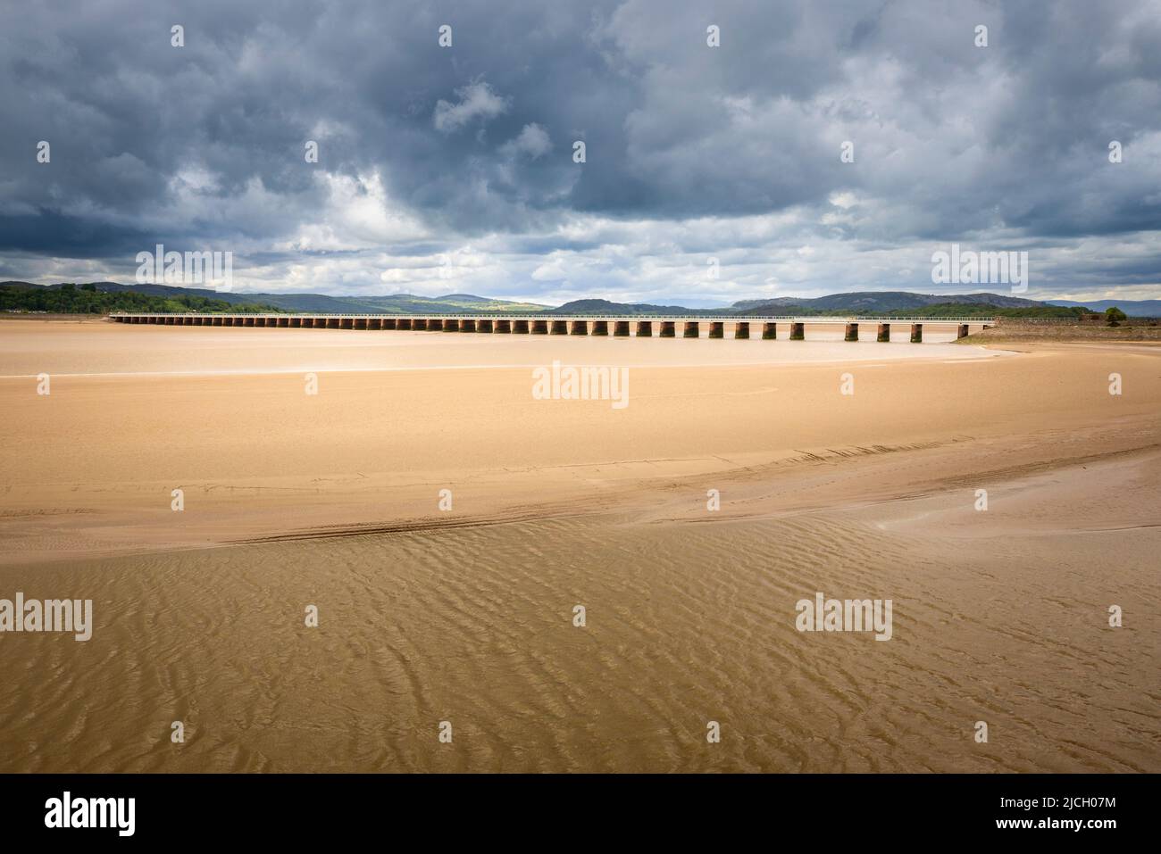 The Kent Railway Viaduct over Milnthorpe Sands at Arnside, Lake ...