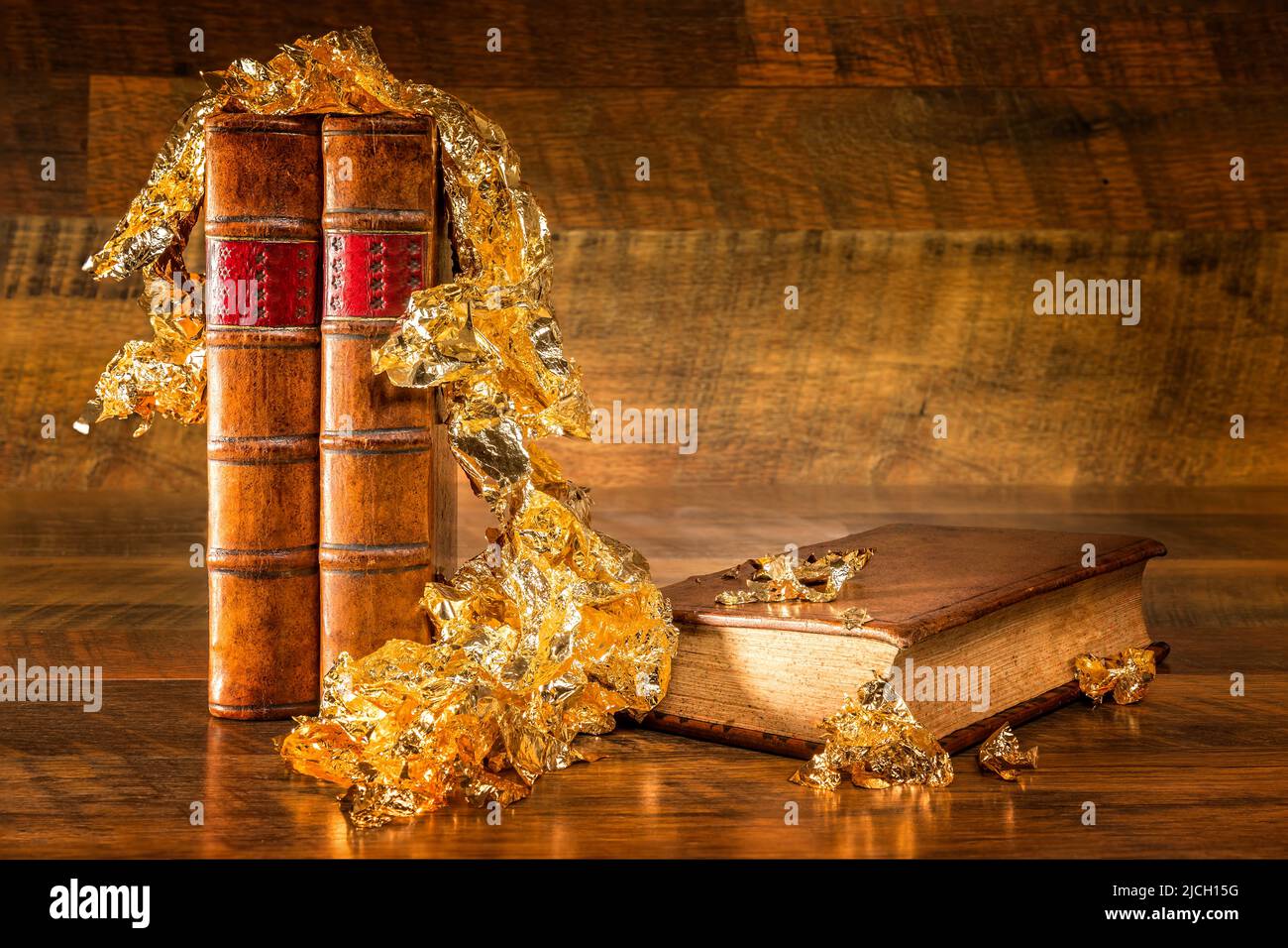 Old gold leaf background hi-res stock photography and images - Alamy