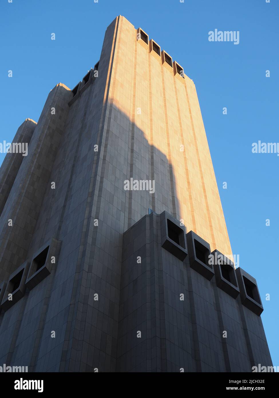 Image of 33 Thomas Street, a windowless building in Manhattan Stock ...