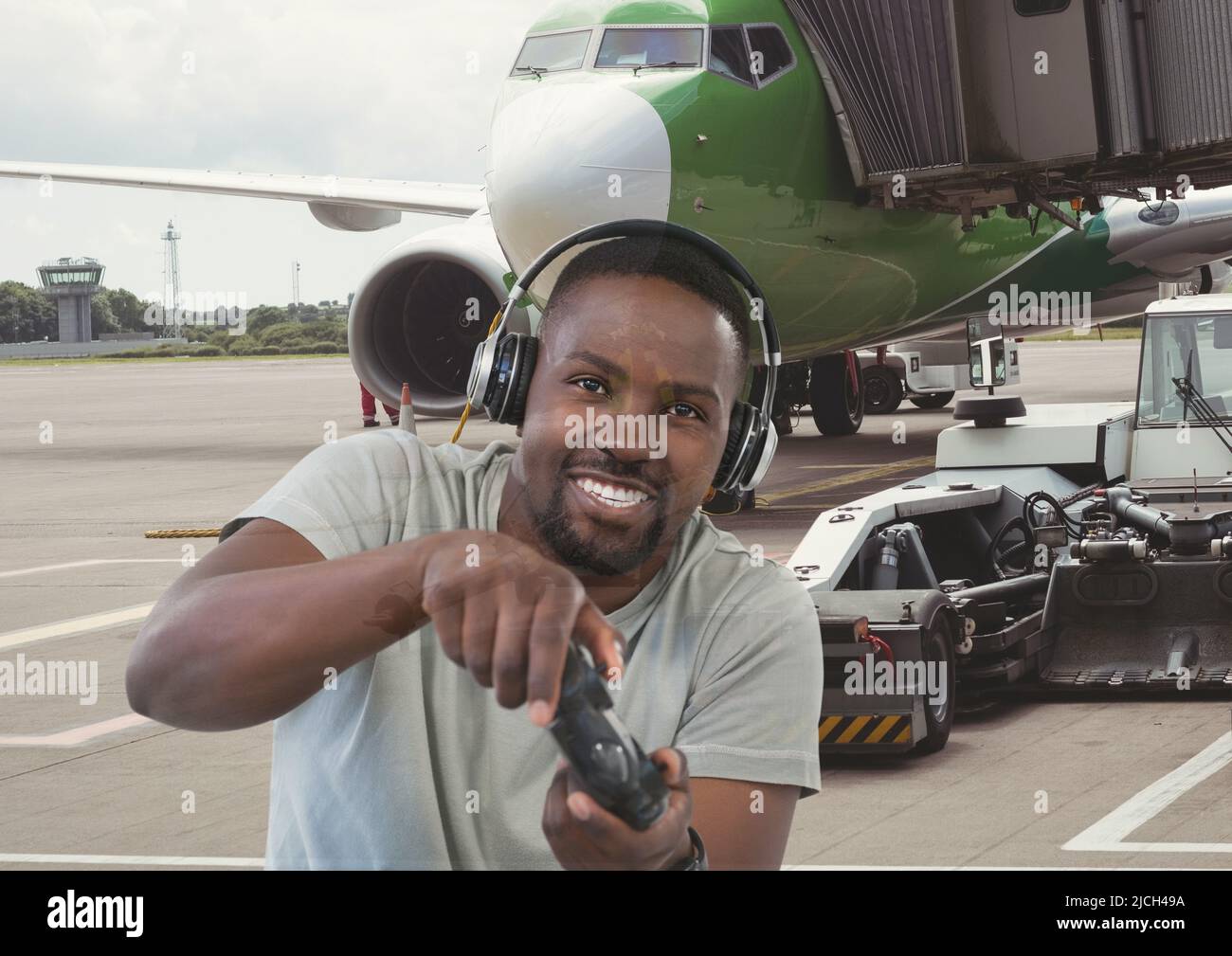 African american airline pilot hi-res stock photography and images - Alamy