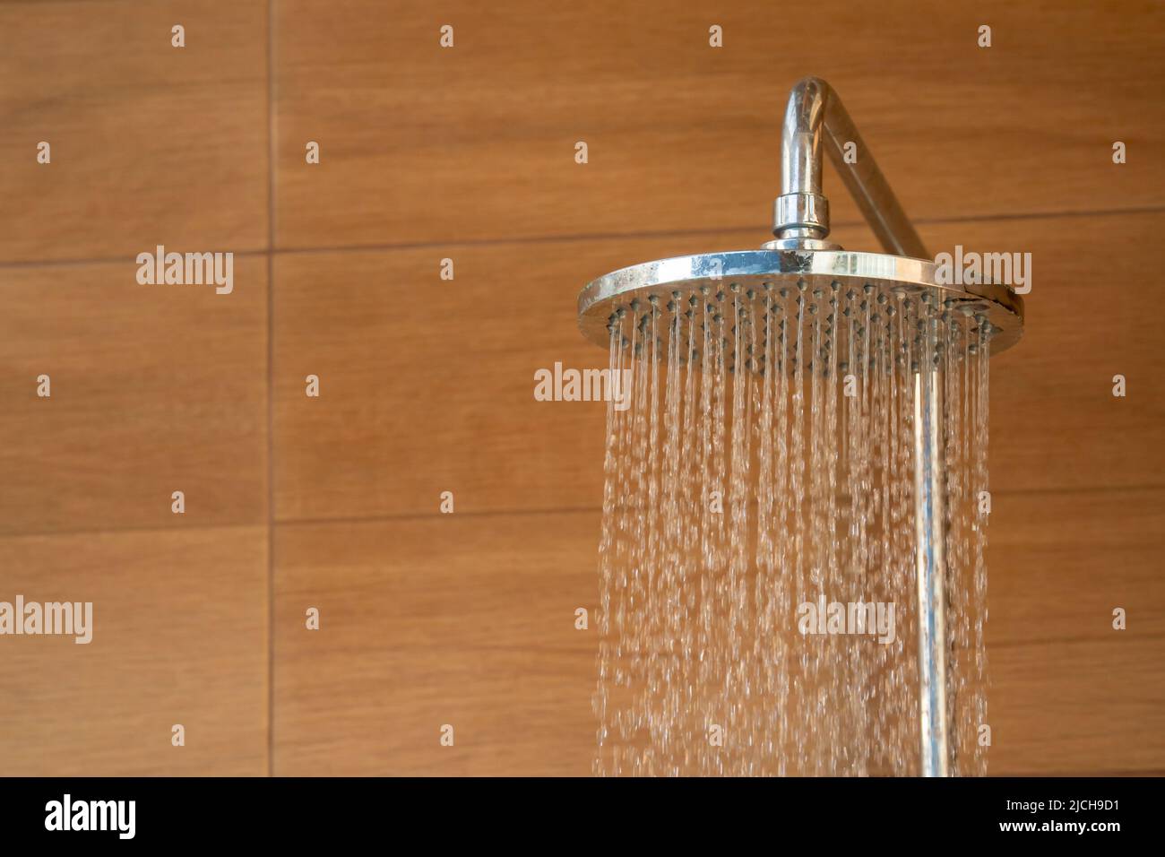 Outdoor shower head for the bath and showering cold water to body