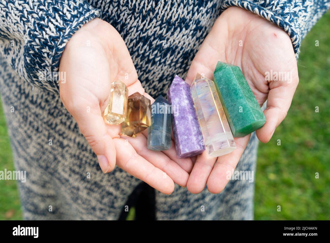 Hand holding rose quartz crystal hi-res stock photography and images ...