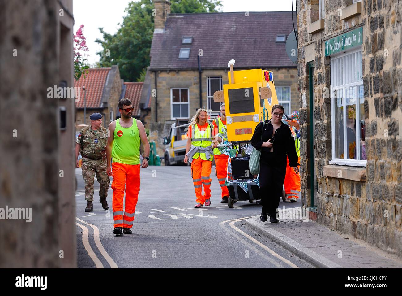 Great Knaresborough Bed Race 2022 Stock Photo Alamy what-time-is-it-english-esl-worksheets-pdf-doc