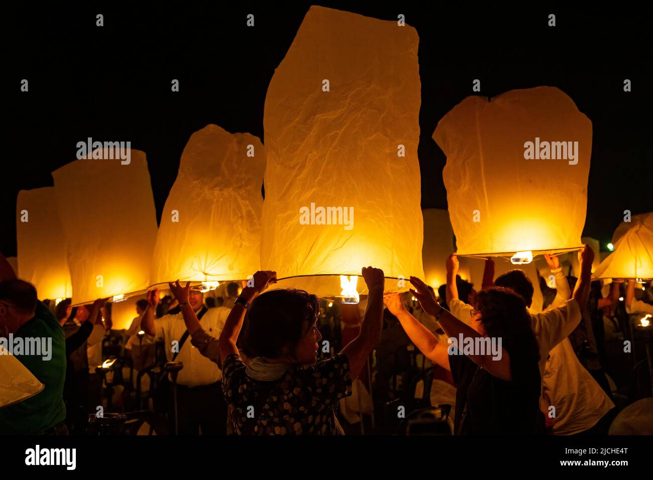 People releasing lanterns, Yeepeng Lanna International Lantern Festival, Lanna Dhutanka, Chiang Mai, Thailand Stock Photo