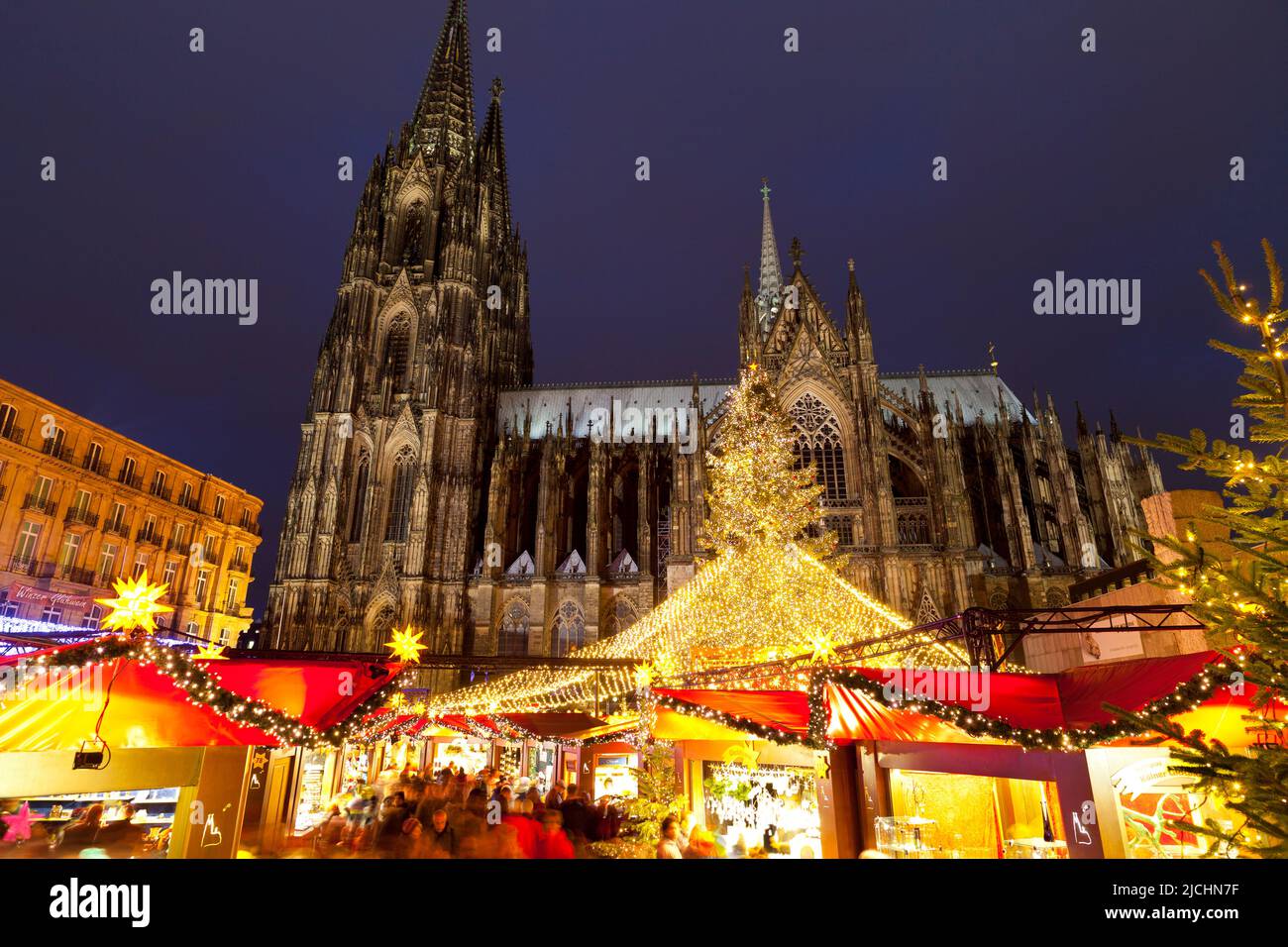 Christmas Market beneath Cologne Cathedral, Cologne, North Rhine-Westphalia, Germany Stock Photo