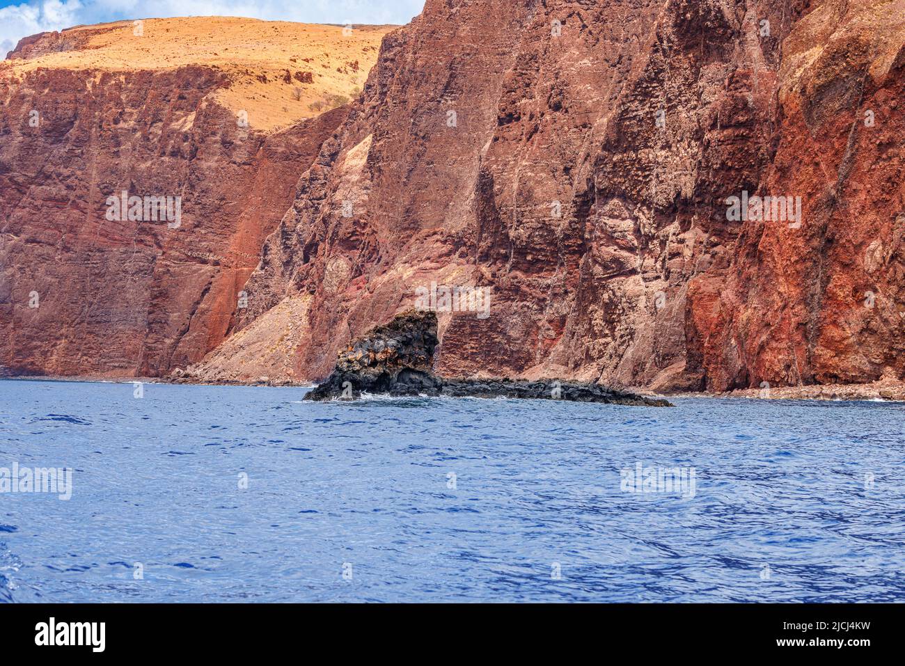 A view of Sharkfin Rock and the cliffs on the southwest side of the island of Lanai, Hawaii, USA. Stock Photo
