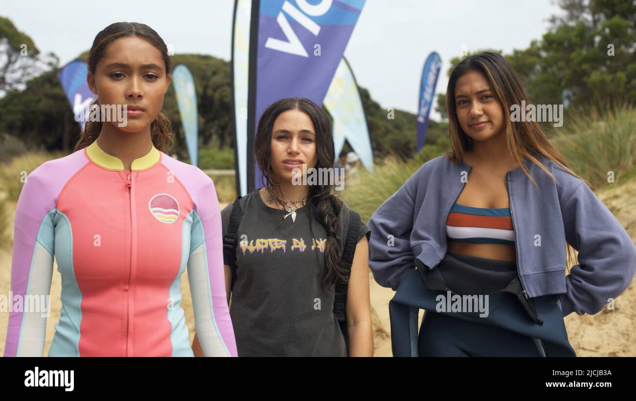 SURVIVING SUMMER, from left: Savannah La Rain, Sky Katz, Lilliana