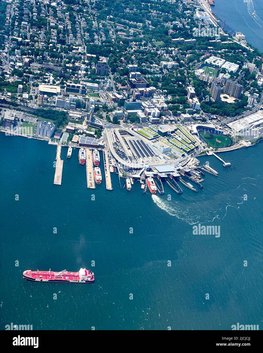 Staten island ferry docked hi-res stock photography and images - Alamy