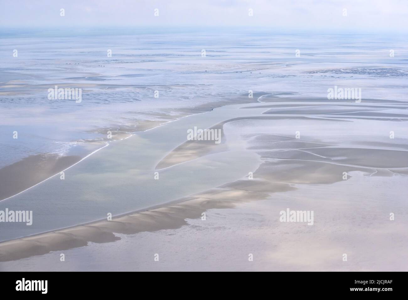 Nordsee, Germany. 09th June, 2022. A tidal flat in the mudflats near the mouth of the Elbe River in the Hamburg Wadden Sea National Park. Credit: Jonas Walzberg/dpa/Alamy Live News Stock Photo