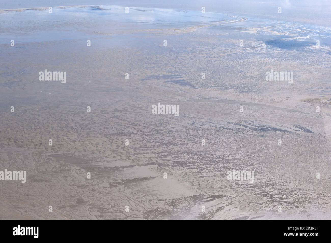 Nordsee, Germany. 09th June, 2022. The mudflats near the mouth of the Elbe River in the Schleswig-Holstein Wadden Sea National Park. Credit: Jonas Walzberg/dpa/Alamy Live News Stock Photo