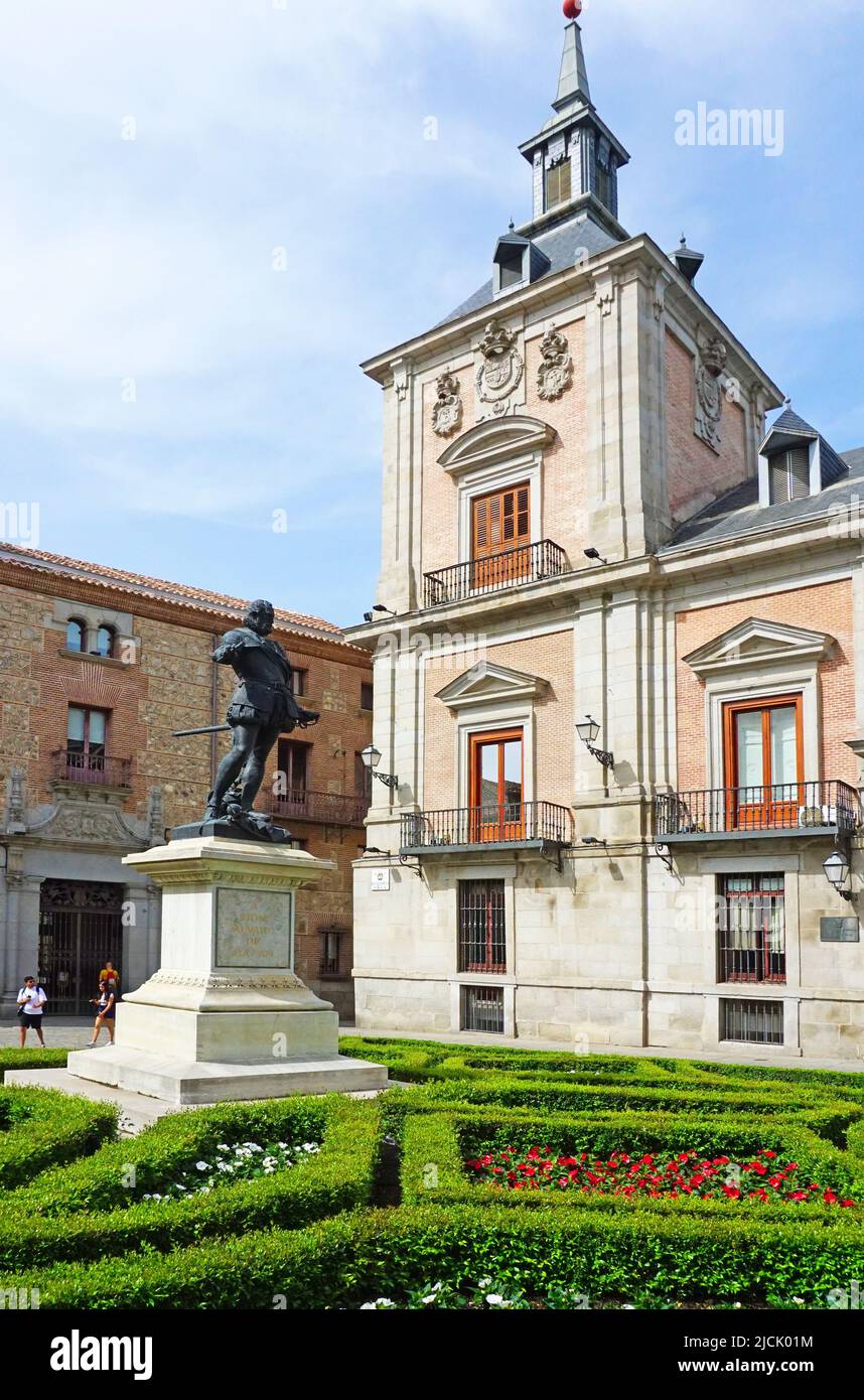 Plaza de la Villa with the Monument to Álvaro de Bazán (made by Mariano Benlliure),spanish admiral in Madrid Spain. Stock Photo