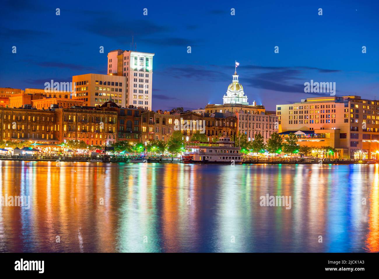 Historic savannah georgia houses hi-res stock photography and images ...