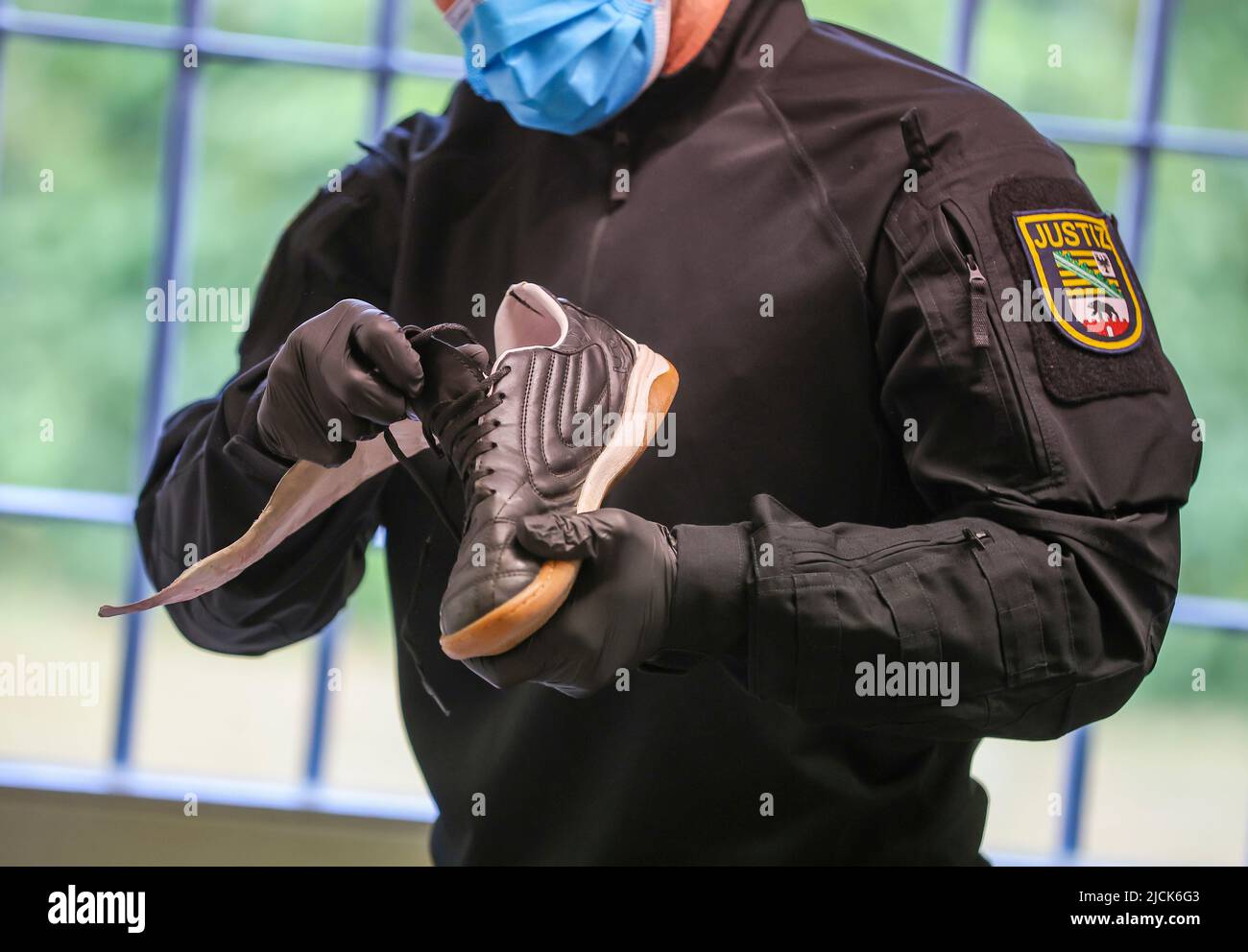 14 June 2022, Saxony-Anhalt, Raßnitz: A judicial officer of the so-called Special Security and Inspection Service (BSRD) searches a sneaker in an inspection operation at the Raßnitz Juvenile Institution (JA). About 12 of these inspections are carried out in all detention centers per year. The aim is to find prohibited items such as weapons or storage media, as well as alcohol and drugs. Photo: Jan Woitas/dpa Stock Photo