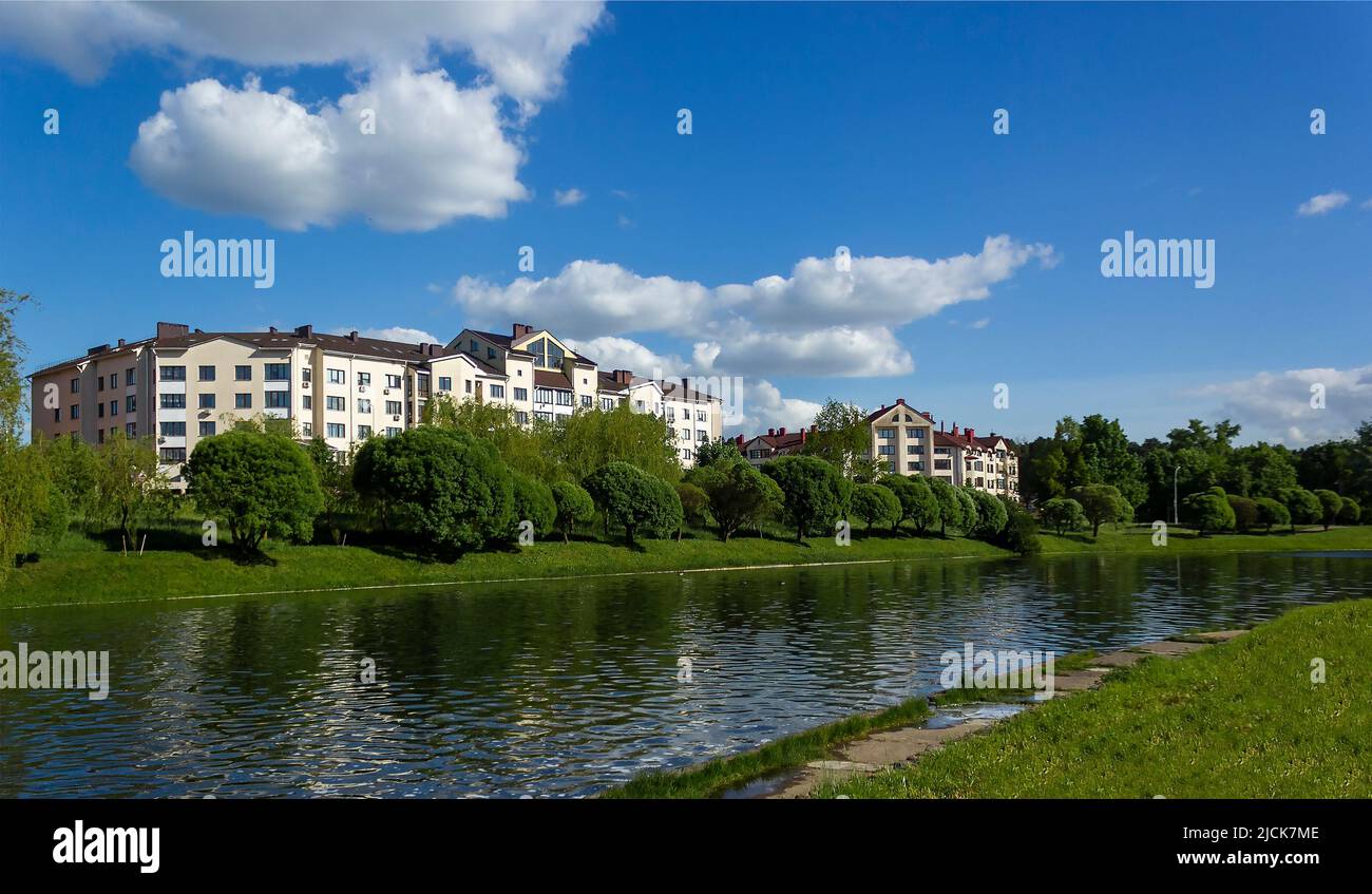 Modern low rise houses hi-res stock photography and images - Alamy